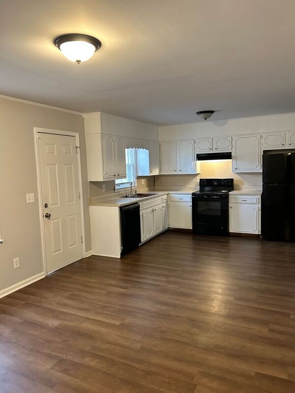 Foto del edificio - 1529 Pine Tree Dr