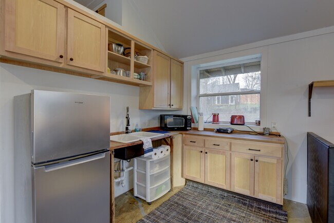 Building Photo - 113 Neese Dr