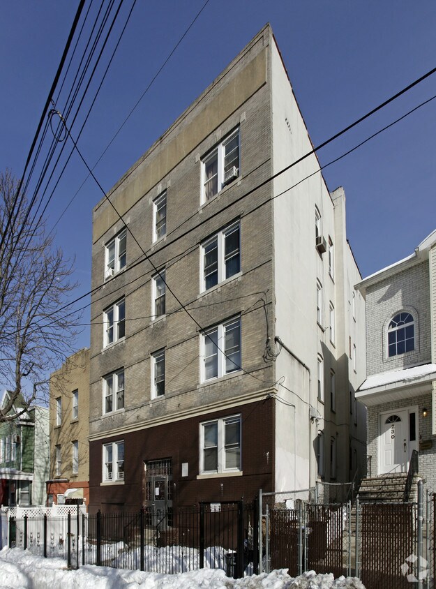 Primary Photo - 234 Clinton Ave
