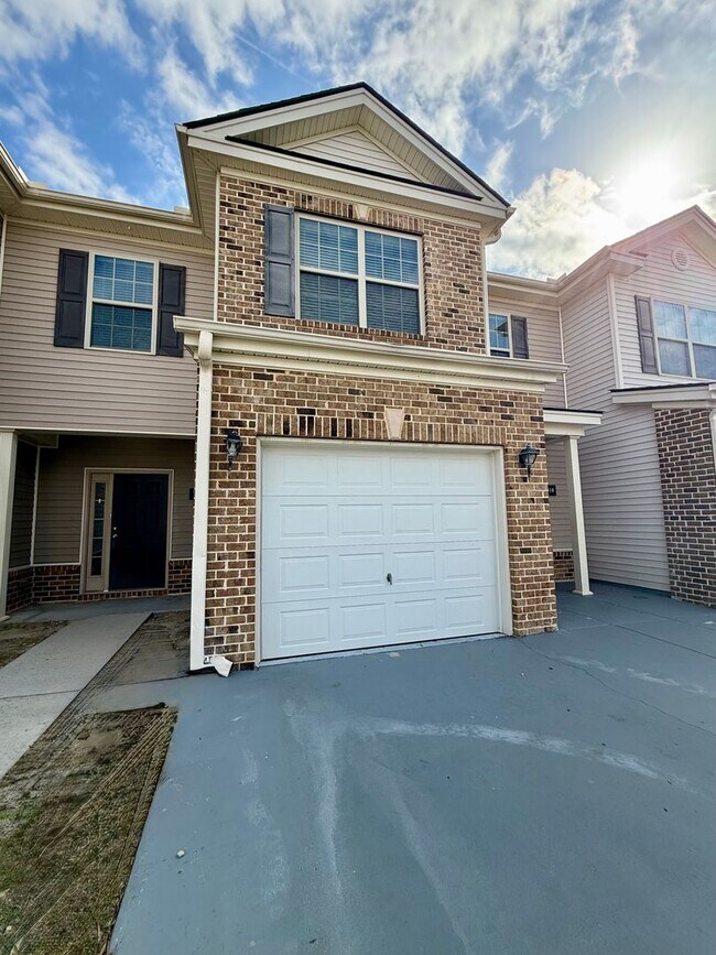 Foto del edificio - Renovated Townhome in Live Oak