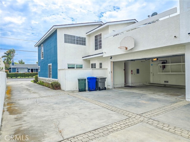 Building Photo - 2121 Gates Ave