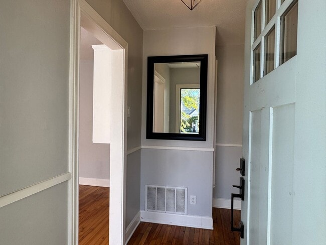 Foto del edificio - 823 W. Fifth Street