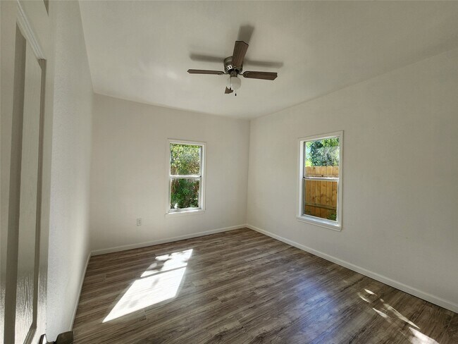 Foto del edificio - 2706 Berry St