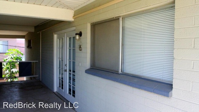 Building Photo - 3 br, 1.5 bath House - 6834 E 4th St #16