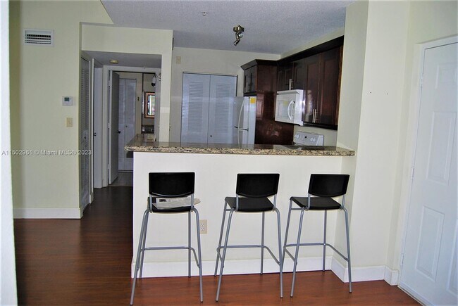 Foto del edificio - 4360 NW 107th Ave