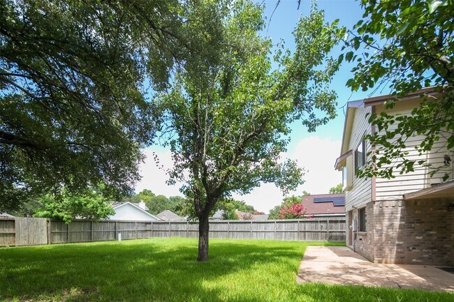 Building Photo - 2206 Greencove Ln