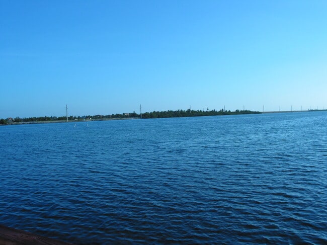 Foto del edificio - 3655 Seaside Dr