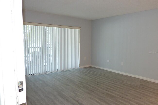 Building Photo - 2655 Pine Ridge Way N