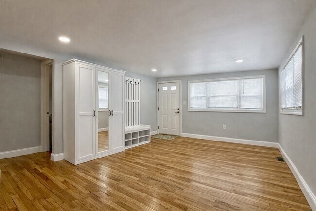 Building Photo - 70 Seminole Ave