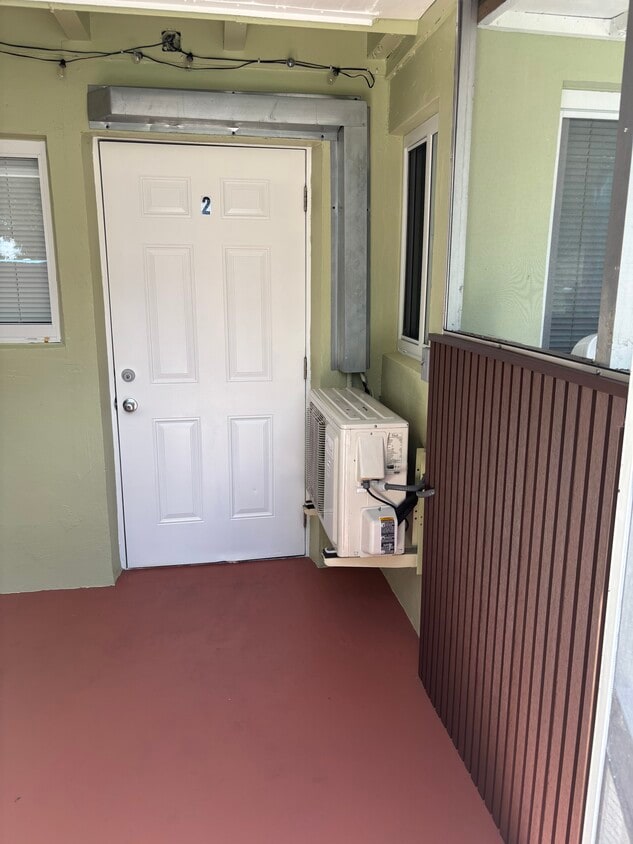 Main entrance - 5810 Hope St