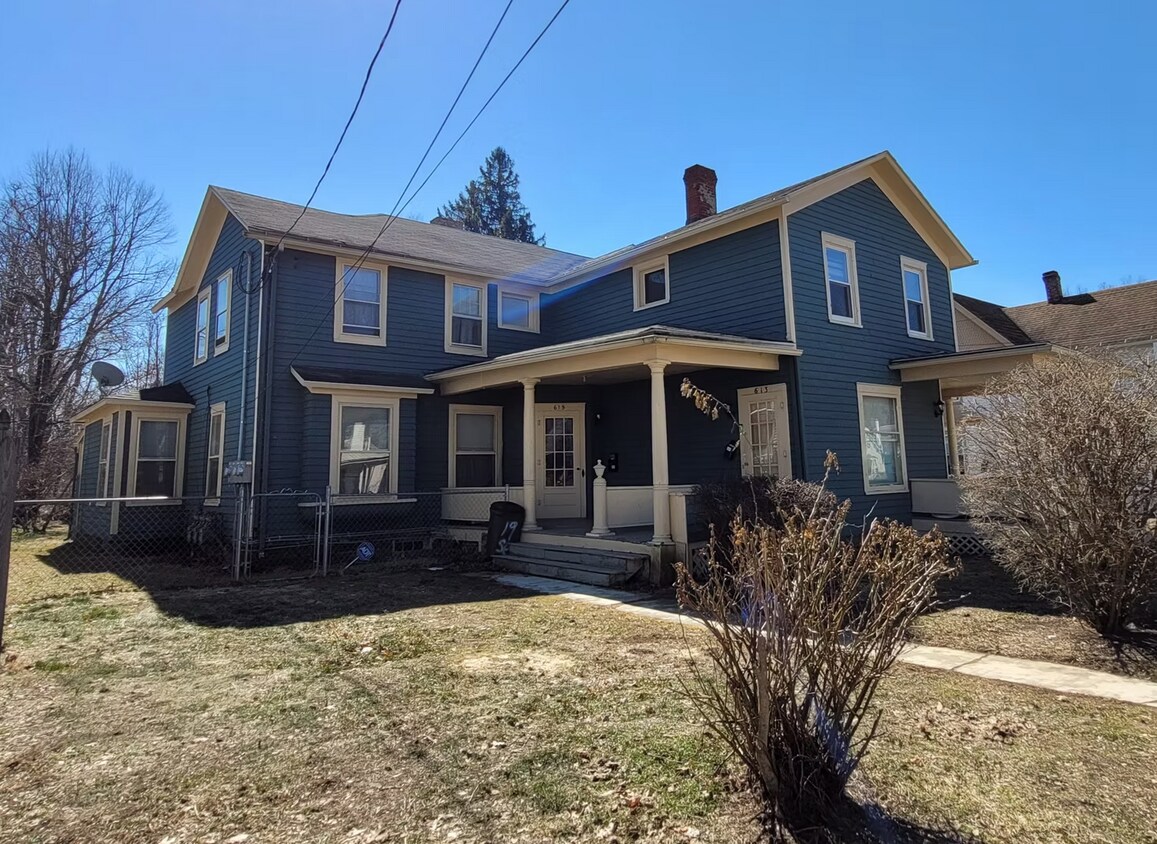 Foto principal - 615 W Gray St