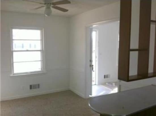 Building Photo - 10104 White Ave