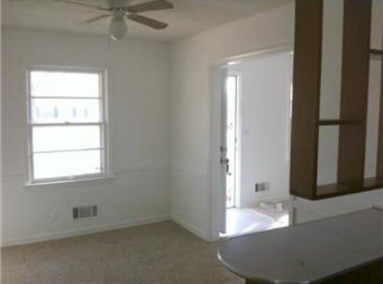 Foto del edificio - 10104 White Ave