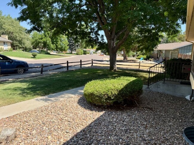 Building Photo - Unbelievable Lakewood Home