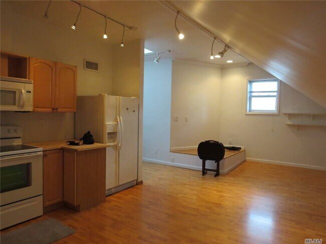Building Photo - 153 Broadway