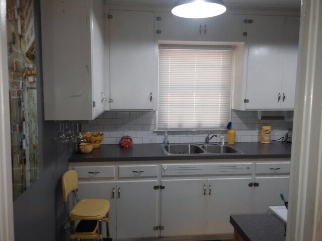 Building Photo - 751 Farnell Ln