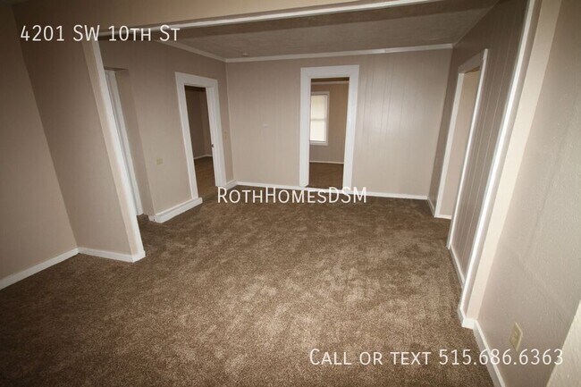 Building Photo - 4201 SW 10th St