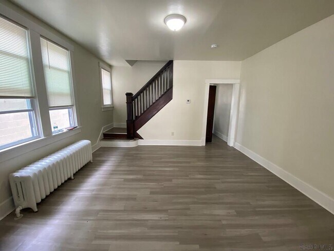 Foto del edificio - 223 Fairfield Ave