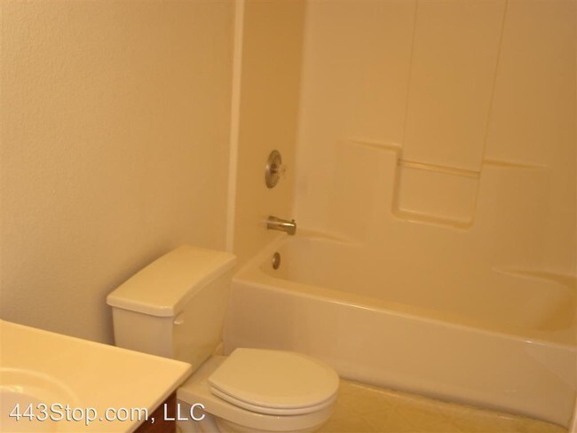 Building Photo - 4518 Waterloo Dr