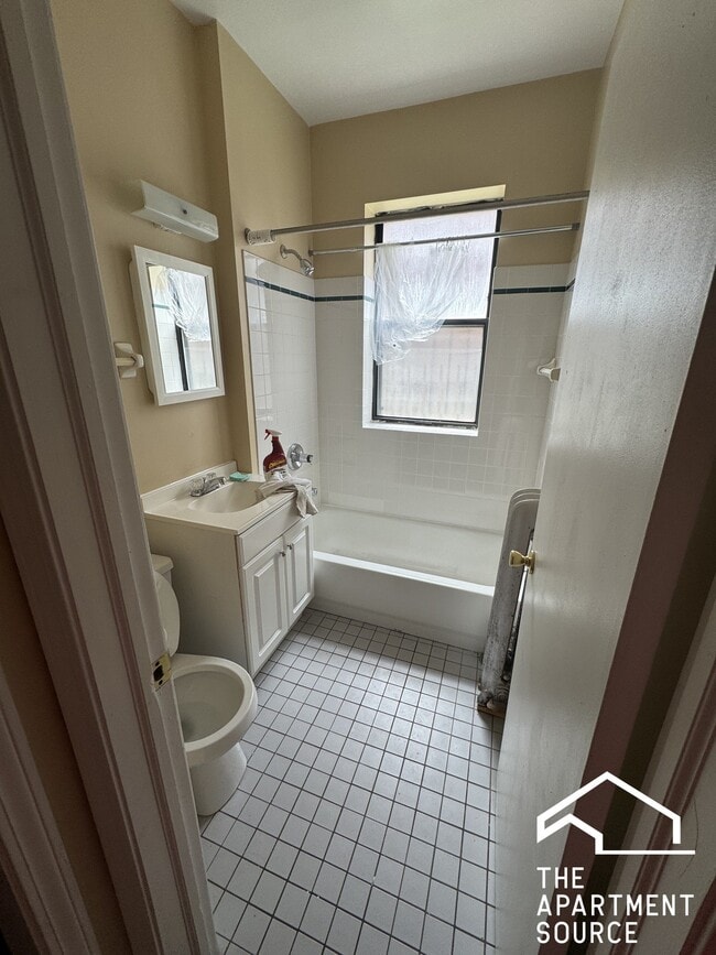 Photo - 7722 N Marshfield Ave Apartment