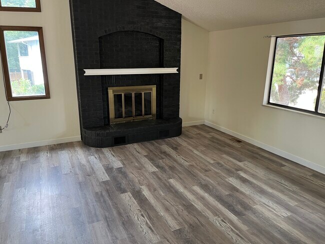 Building Photo - 765 Hermes Cir
