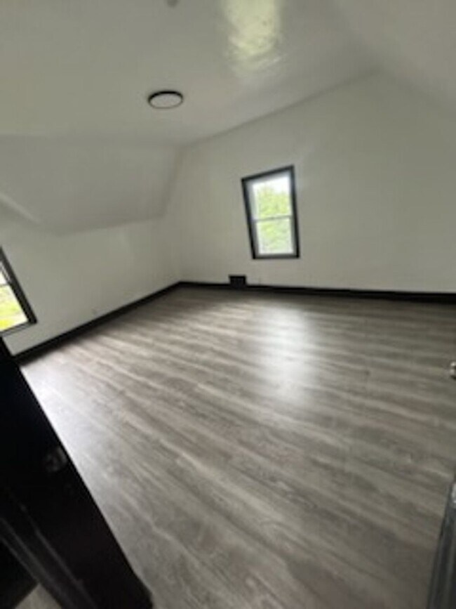 Foto del edificio - Newly Update 3 bedroom 1 bath house for rent in Port Vue!