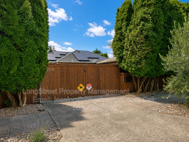 Photo - 7209 N Amherst St House