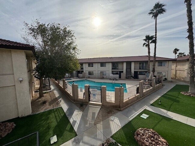 Foto del edificio - 1 BR 1Ba  Condo-Gated entrance, Includes M...