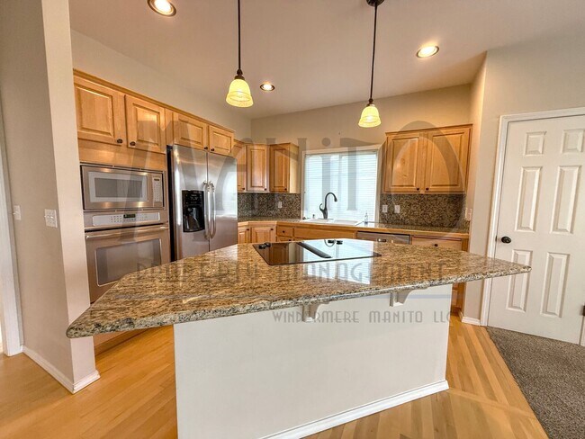 Foto del edificio - Elegant and Spacious Home