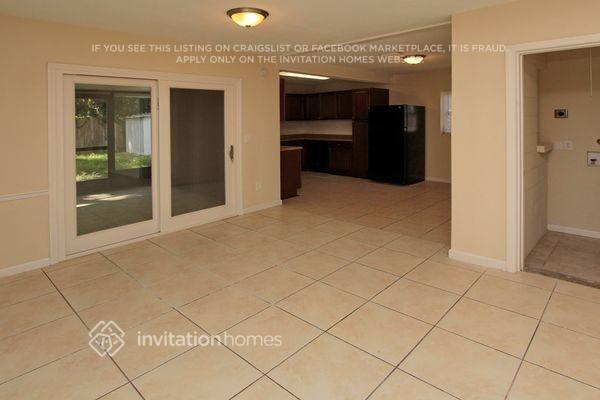 Building Photo - 8606 Chinaberry Dr