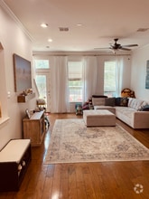 Building Photo - 5023 Parkview Pl