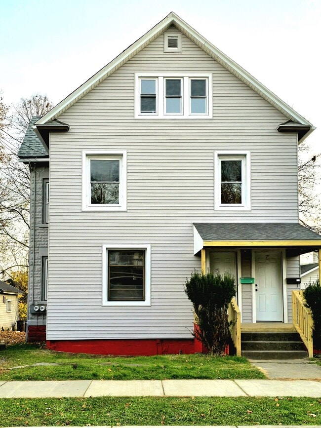 Building Photo - 804 Broad St