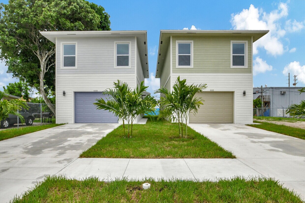 Foto principal - 4462 Clinton Blvd