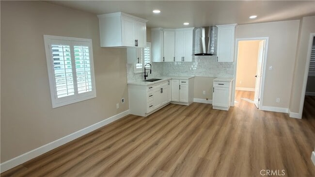 Photo - 910 E 77th St House