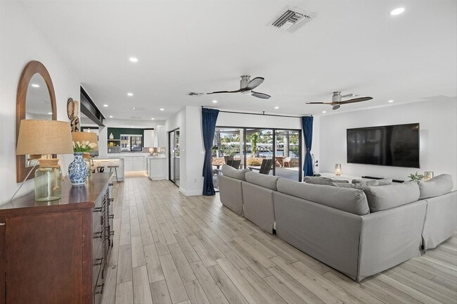 Building Photo - 600 SW 8th Ter