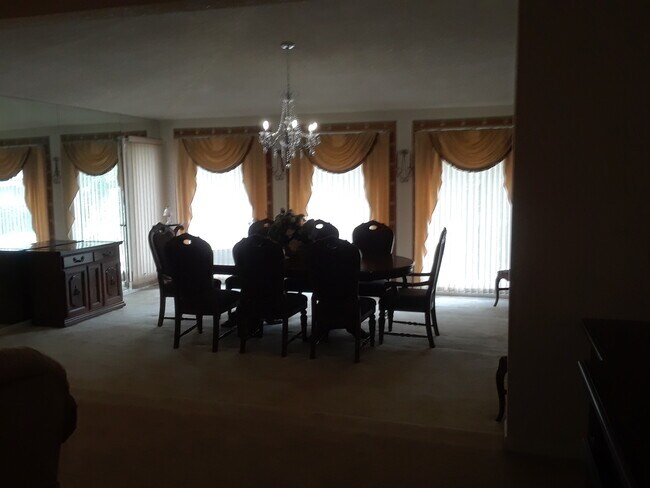 Foto del edificio - 629 Clay Ave