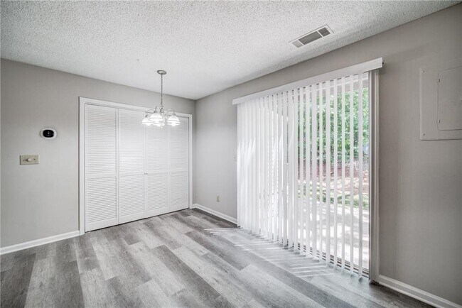 Foto del edificio - 4084 Hidden Hollow Dr
