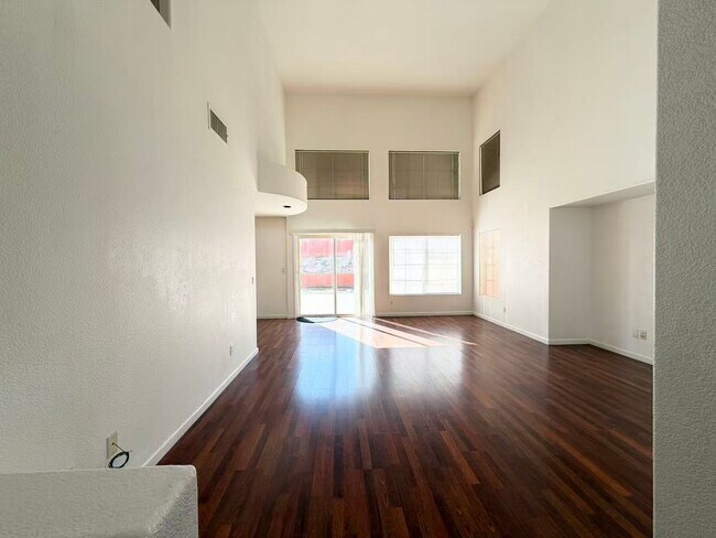 Foto del edificio - Beautiful 2 story single-family house