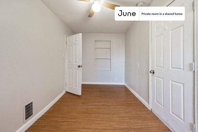 Building Photo - Room in Shared 3 bed/1 bath home