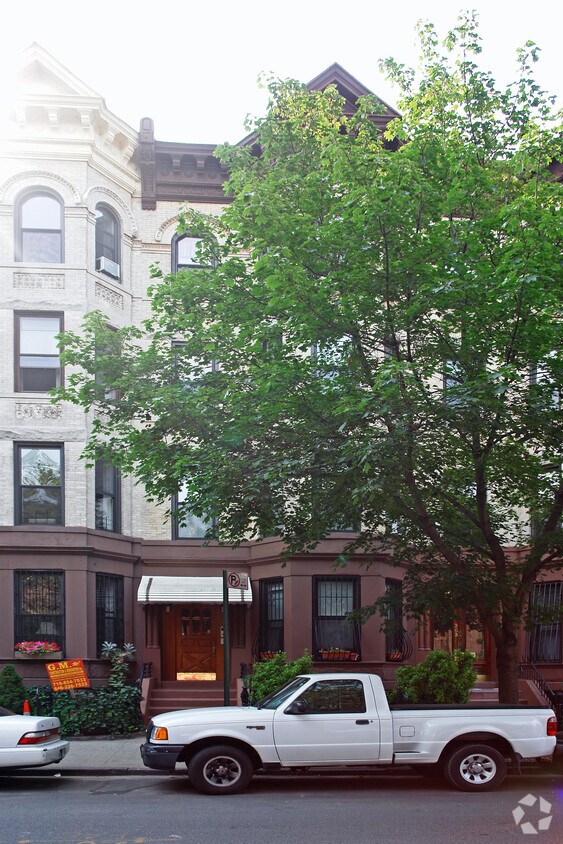 Building Photo - 301 6th Ave