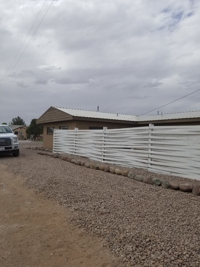 Building Photo - 2322 Country Club Dr