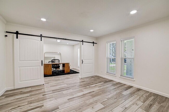 Building Photo - 2807 Kismet Ln