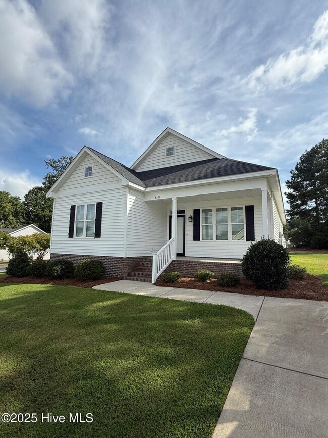 Building Photo - 3107 Brentwood Dr N