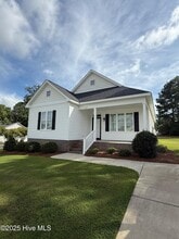 Building Photo - 3107 Brentwood Dr N