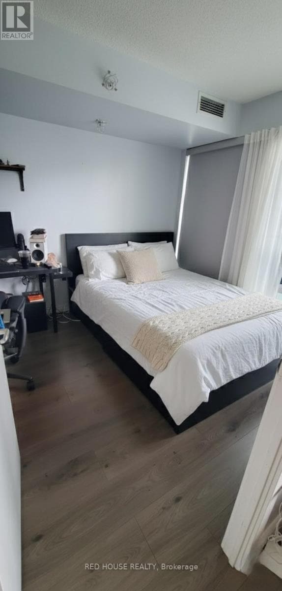 Building Photo - 36 Lisgar St