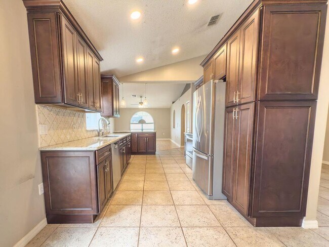 Building Photo - 1723 Lochshyre Loop