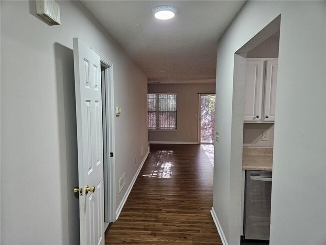 Building Photo - 2740 Waverly Hills Dr