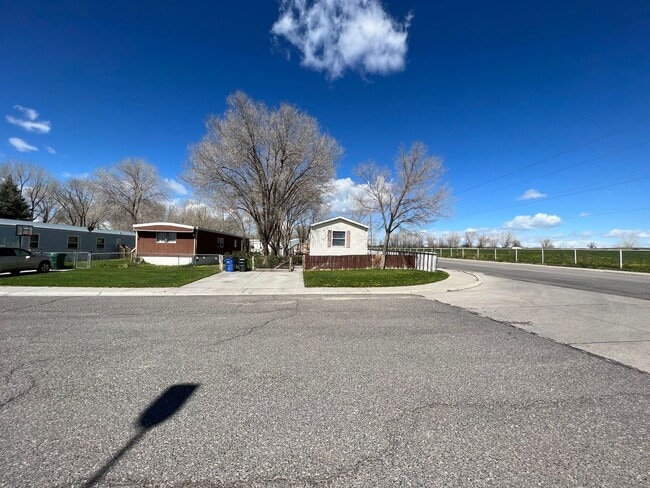 Foto del edificio - 2 Bedroom 2 Bath Updated Mobile Home in Cliffview Mobile Home Park. Very well kept-up area.