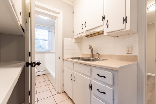 Photo - 672 N Main St Apartment