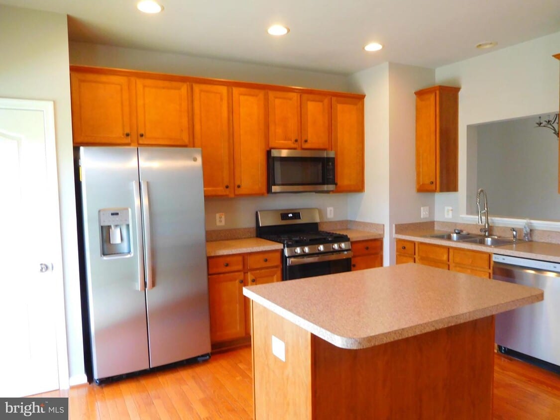 15506 Chaddsford Lake Dr, Brandywine, MD 20613 Townhome Rentals in